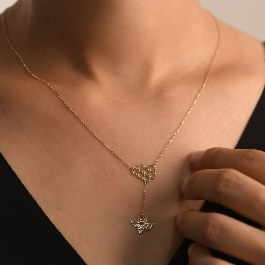 14ct Gold Honeycomb and Bee Necklace | Nature - Inspired Gold Pendant for Women and Teens | Chain Included - Kolié