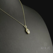 Kolié 9ct yellow gold necklace with pendant with an oval cubic zirconia