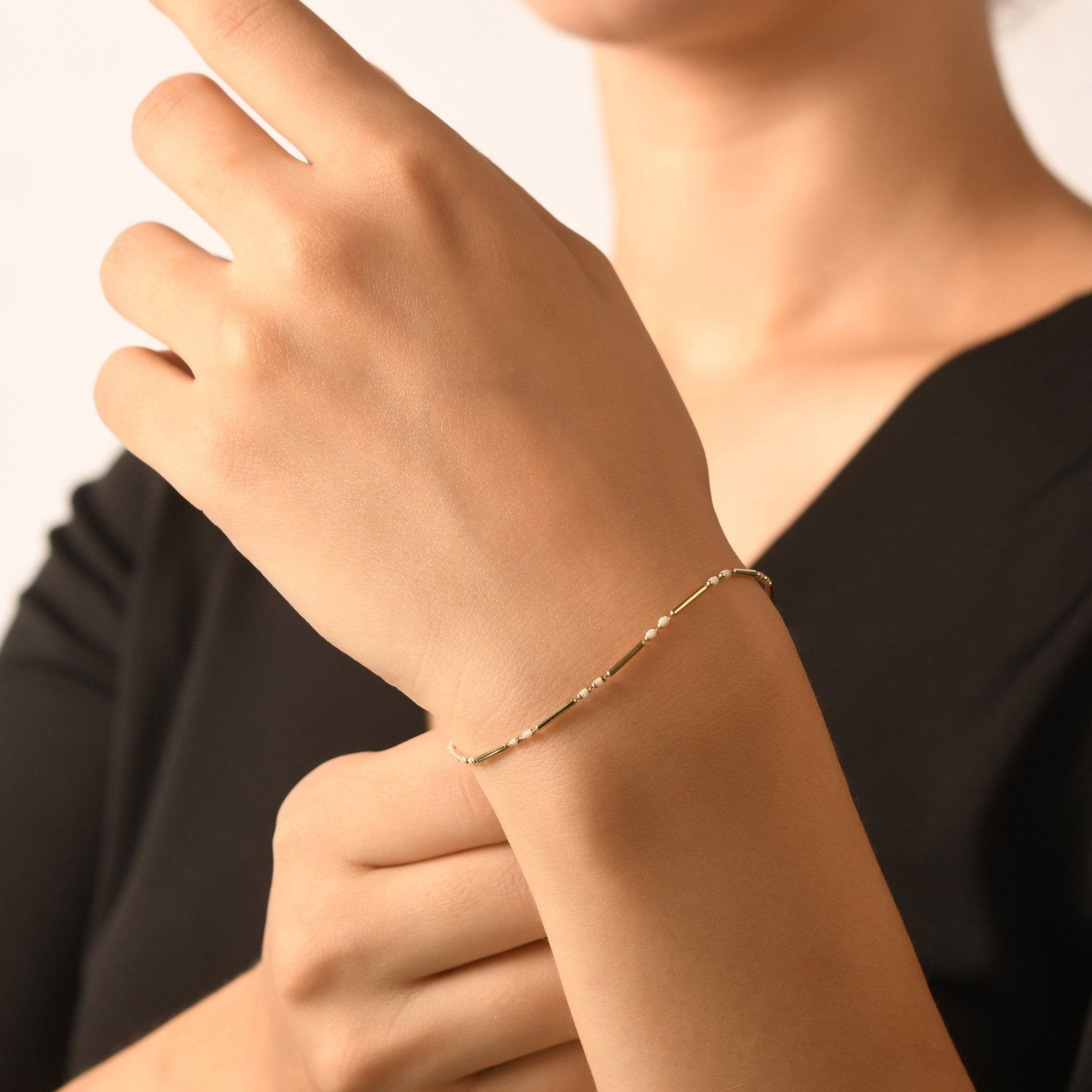 14ct Gold Bracelet with White/Red Gemstones | Minimalist Beaded Bracelet - Kolié