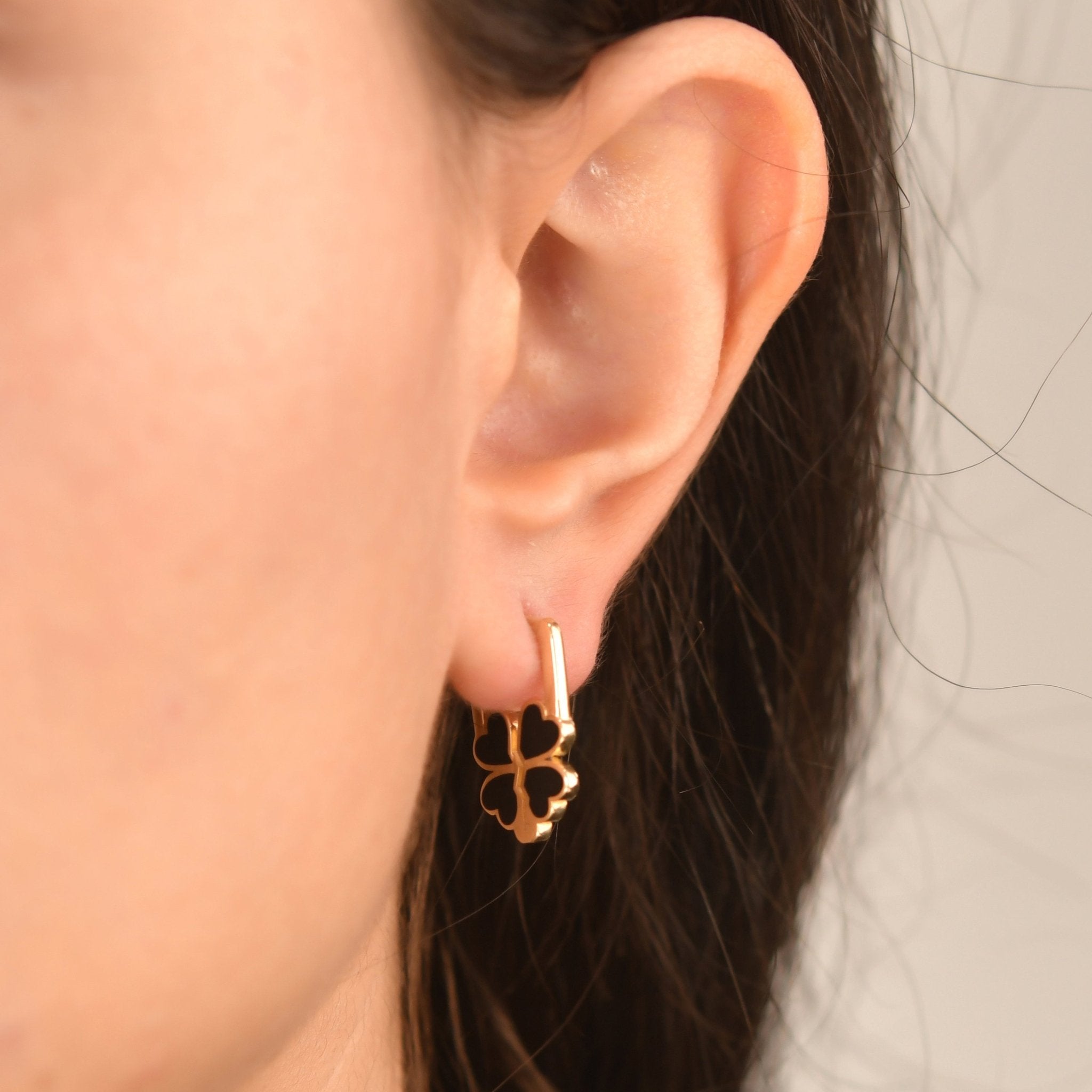 14ct Gold Clover Hoop Earrings with Black Enamel, Lucky Charm Earrings for Women, Elegant Jewellery, Gift for Her - Kolié