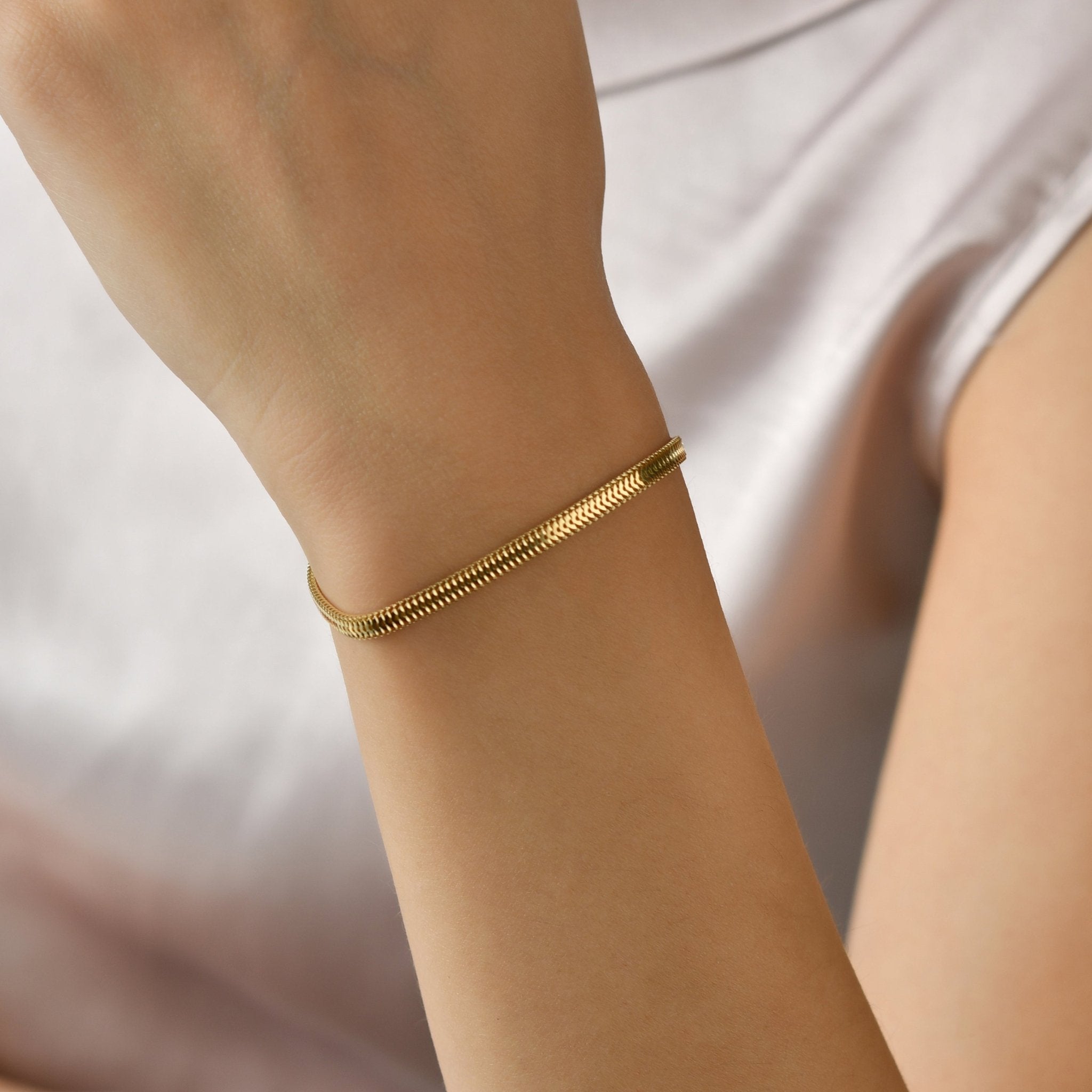 14ct Gold Snake Chain Bracelet for Women | Sleek Adjustable Gold Bracelet | Minimalist Fine Jewellery - Kolié