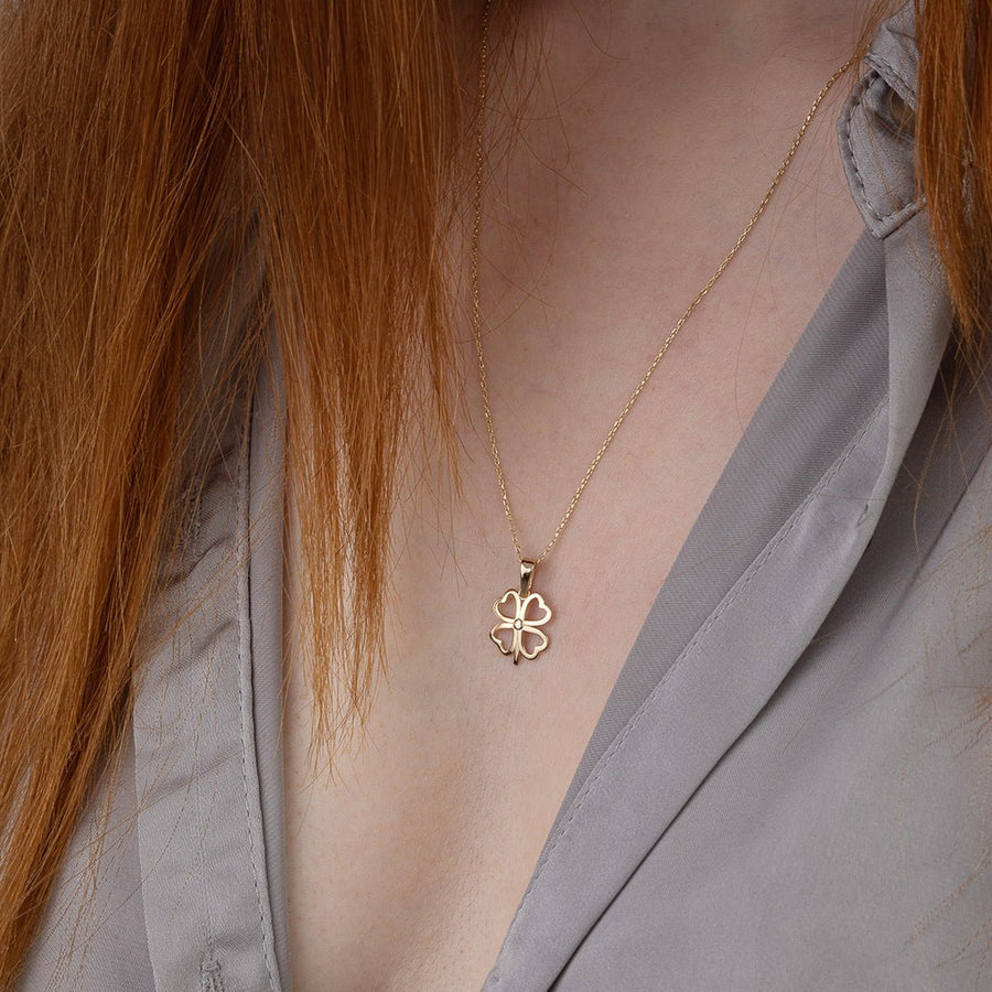 Model wearing a dainty 9ct yellow gold open four leaf clover lucky charm necklace by Kolié