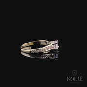 Kolié 9ct yellow gold solitaire ring with a round brilliant-cut cubic zirconia, complemented by pave-set zirconia on the shoulders.